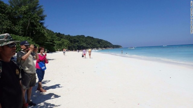 真っ白なビーチが観光客に人気のタチャイ島＝Department of National Park