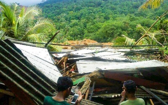 大規模な地滑りに襲われた中部アラナヤケの集落＝Sri Lanka Red Cross