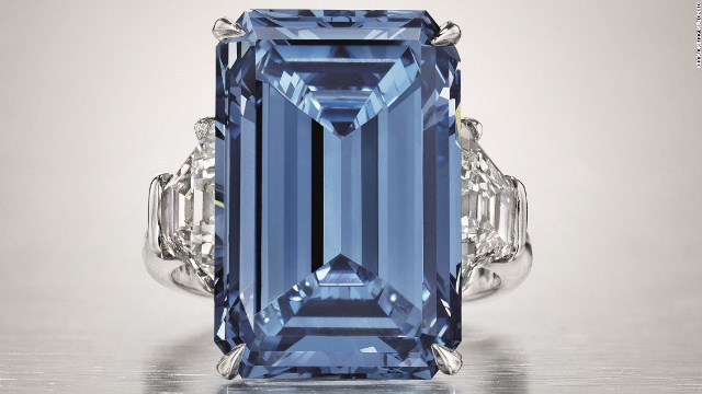 １４．６２カラットのブルーダイヤが史上最高額で落札された