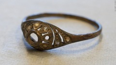 指輪はポーランドで１９２１～３１年に作られたものだという