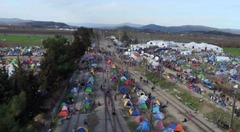 ギリシャ、難民の移動開始　マケドニア国境から別施設へ