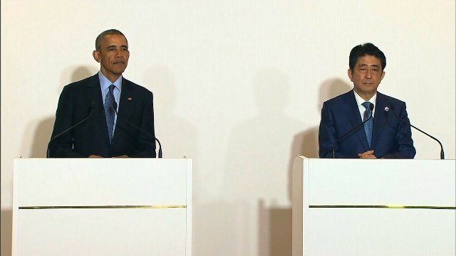 安倍首相（右）と共同で会見するオバマ米大統領