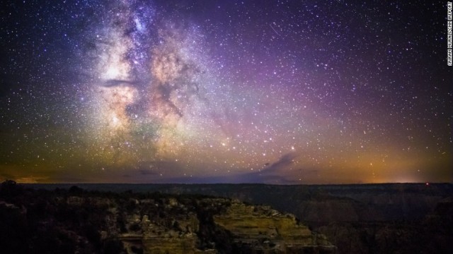 Cnn Co Jp 夜空を覆う 光害 世界人口の３分の１は天の川見えず