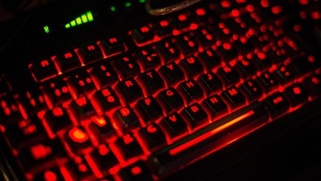 ロシア政府系のハッカーによる犯行との見方が出ている