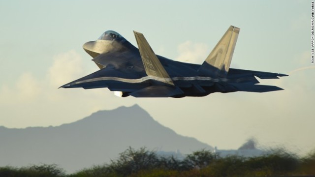 在韓米軍の基地に派遣された最新鋭ステルス戦闘機「Ｆ２２」＝米空軍