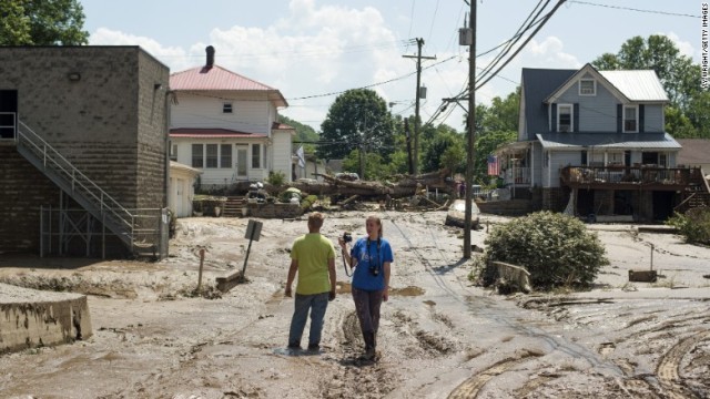 ウェストバージニア州で洪水が発生し、２４人が死亡した