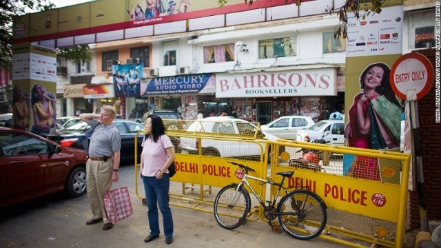 インドで公務員の給料や年金などの支払額が引き上げられる