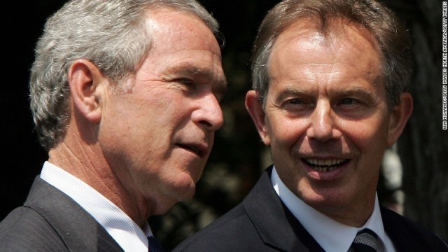 イラク戦争時のブッシュ米大統領（左）とブレア英首相