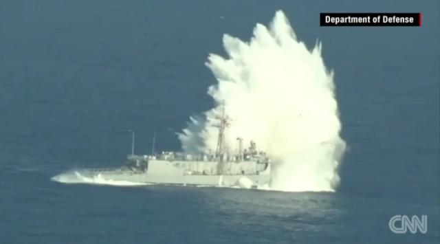 退役した米軍艦船を本物の兵器で「撃沈」＝米国防総省