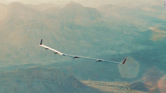 フェイスブックが飛行実験を行った巨大無人機「アクィラ」＝同社提供