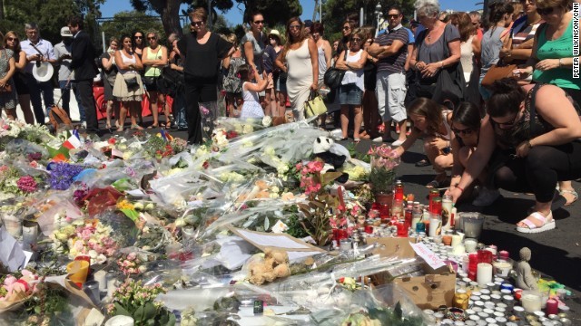 仏ニースでも、トラックが群衆に突っ込むなどして多くの死者が出た