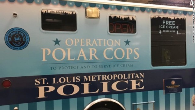 セントルイス警察が「アイスクリーム提供車両」を導入