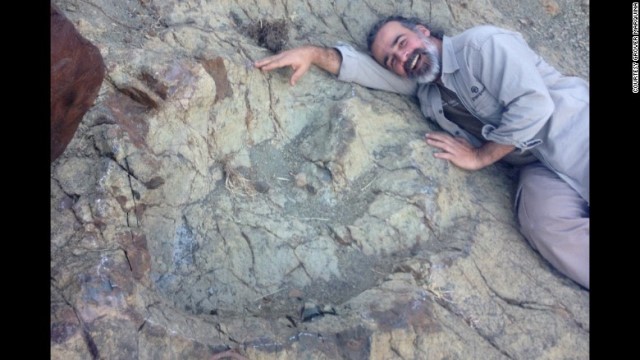 南米ボリビアで見つかった肉食恐竜の足跡＝グロヴェル・マルキナさん提供