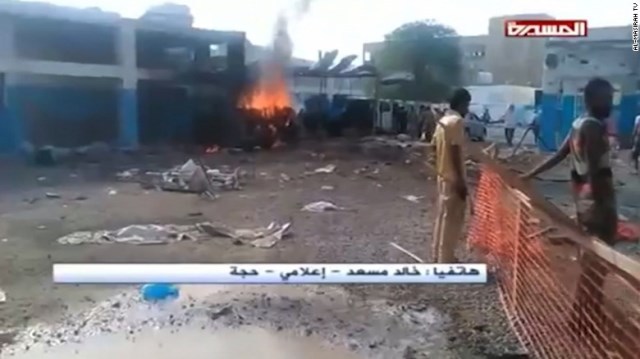フーシ系テレビ局が放映した爆撃後の病院の様子