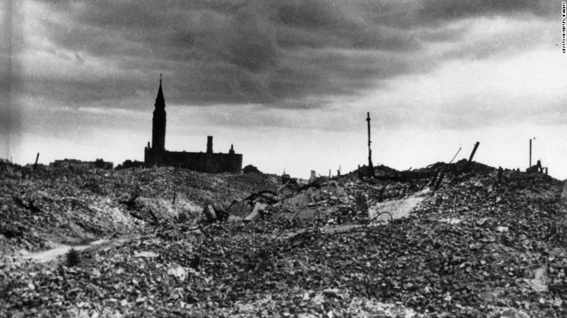 戦火で荒廃した首都ワルシャワのゲットー（ユダヤ人強制居住地区）
