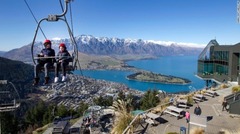 ４位　クイーンズタウン（ニュージーランド）<br />
リマーカブルズ山脈とワカティプ湖を望み、アドベンチャースポーツの種類も豊富な街