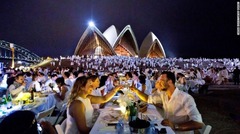 ２位　シドニー（オーストラリア）<br />
夏のシドニーは野外での食事にぴったりだ。写真は昨年１１月に開かれたシークレット・パーティーのイベント「ディネ・アン・ブラン」。ある読者は「立ち止まって地図を広げるたびに地元の人たちが声をかけてくれた」とコメントを寄せた