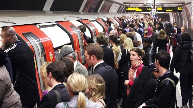 ロンドンの地下鉄が週末は終夜運転に