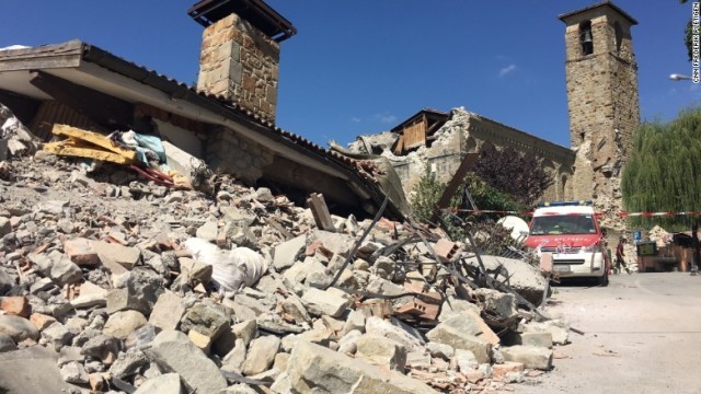 地震により一部が損壊したアマトリーチェの教会
