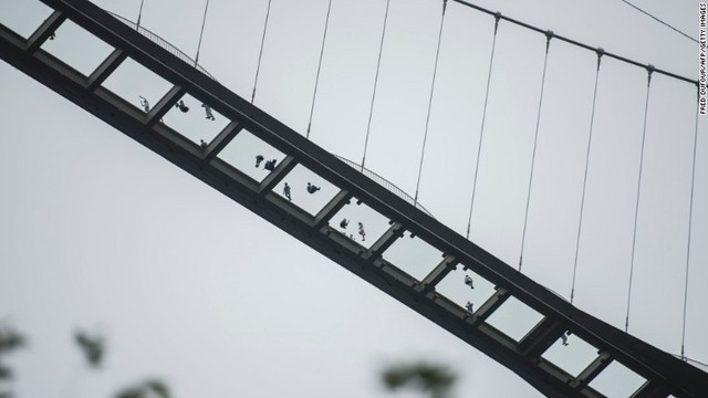 大峡谷の宣伝担当者によると、訪問需要は1日当たりの収容能力8000人の10倍程度に膨れあがっていたという