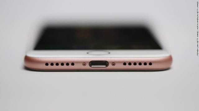 アップルが「ｉＰｈｏｎｅ７」を発表