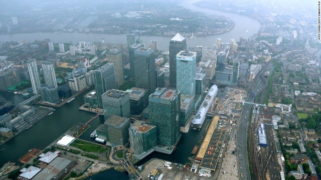 英ロンドンのビジネス街カナリー ワーフ