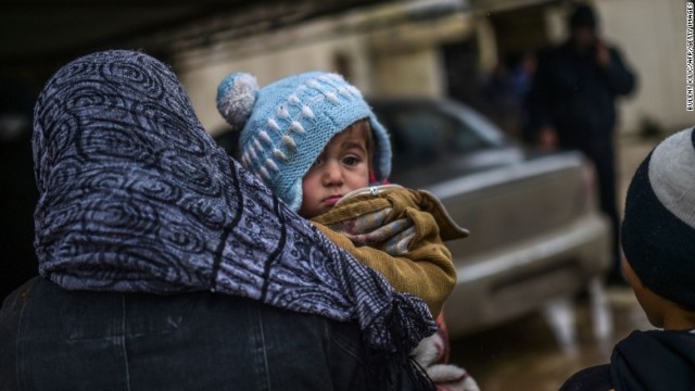 シリア・アレッポからトルコへ脱出した避難民＝２月