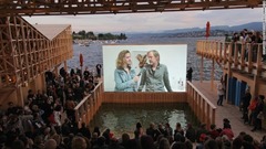 「都会の島」と表現された娯楽用施設で、屋外での映画上映などが催された