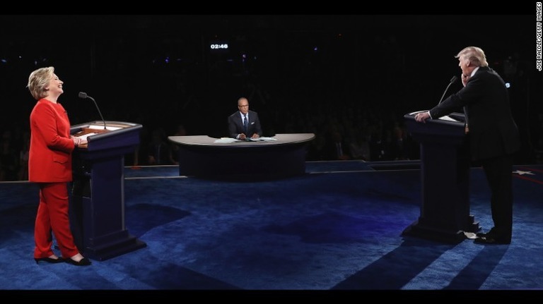 討論会でクリントン氏はトランプ氏の元ミス・ユニバースに対する発言を取り上げた