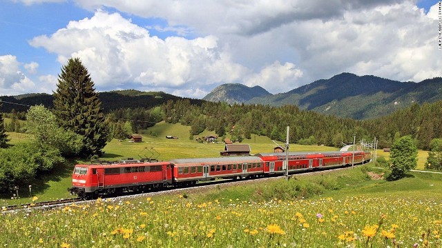 ドイツ・スイス国境の山間部を走り抜けるミッテンヴァルト線