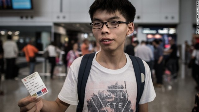 タイの空港で拘束された黄之鋒（ジョシュア・ウォン）さんが香港へ戻った