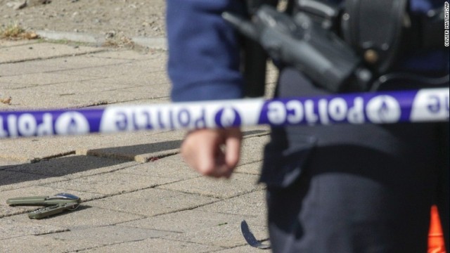 ブリュッセルで警官が刃物で襲われ負傷した