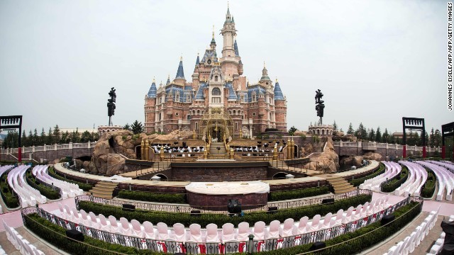 開園から３カ月あまり、上海ディズニーランドの入場者数は市場予想の半分に届かず