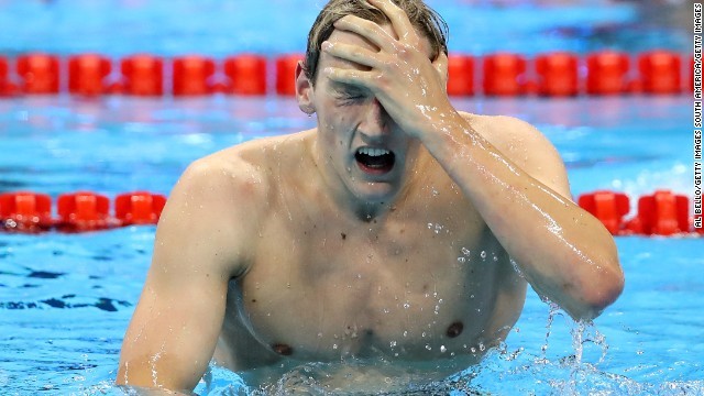 リオ五輪競泳の金メダリスト、マック・ホートン選手がファンの指摘でほくろを除去