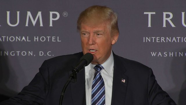 ホテルの開業式典に出席したトランプ氏