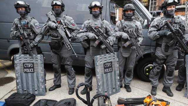 テロ対策として編成されたロンドンの武装警官隊