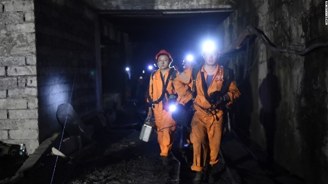 中国・重慶の炭鉱で起きた爆発事故の死者が３３人に