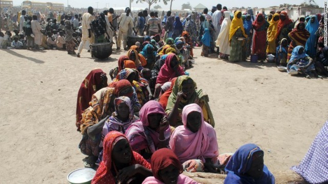 避難してきた女性ら＝１６年１月、ナイジェリア・ボルノ州