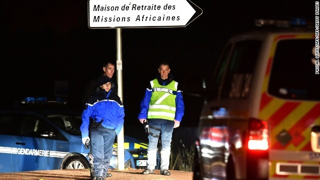 フランス南部のカトリック教会関連施設に武装した男が押し入り、女性１人を殺害した