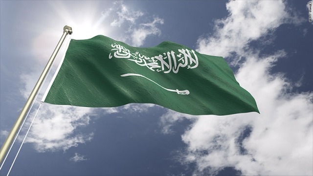 サウジアラビアの王子が女性の運転禁止を撤回する時期に来ていると明言した