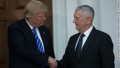 トランプ氏、国防長官にマティス氏と明言　「狂犬」の異名