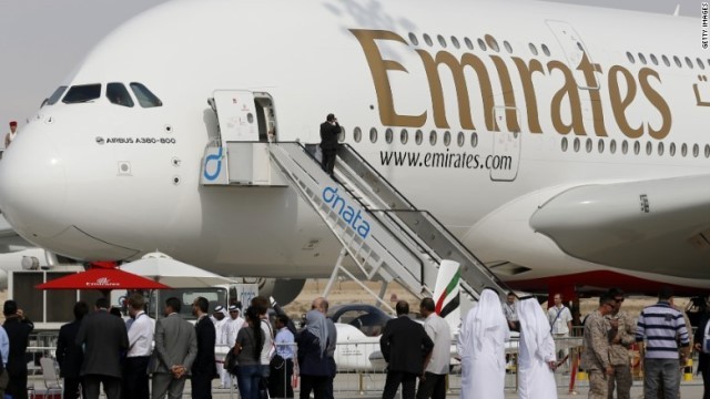 エミレーツ航空が巨大旅客機エアバスＡ３８０を中東の短距離路線に導入