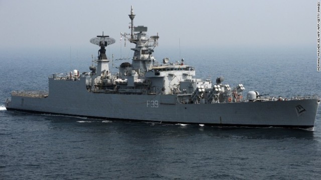 インドのミサイルフリゲート艦「ベトワ」＝２０１１年