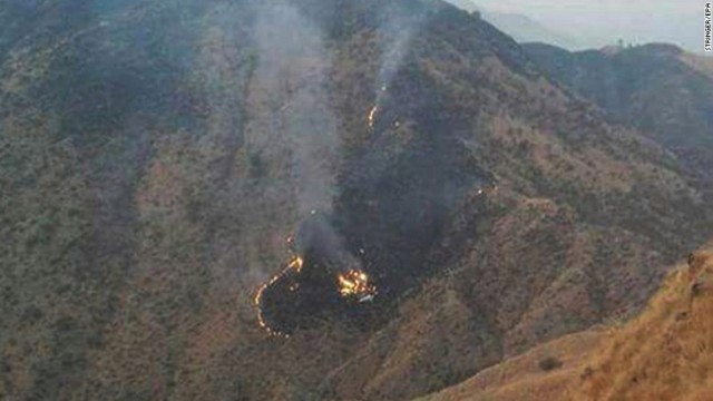 パキスタン国際航空の国内便が墜落し、搭乗していた４７人全員が死亡した