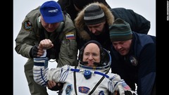 ３月２日：国際宇宙ステーション（ＩＳＳ）から地球に帰還した米航空宇宙局（ＮＡＳＡ）のスコット・ケリー飛行士