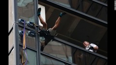 ８月１０日：吸盤でトランプタワーによじ登った１９歳の男がニューヨーク市警に拘束された