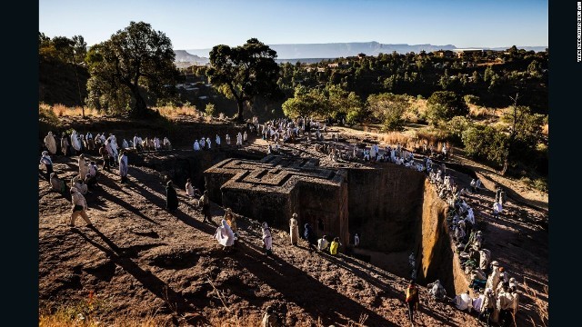 エチオピアのラリベラには毎年、エチオピア正教会のキリスト教徒が全国各地から巡礼に訪れる