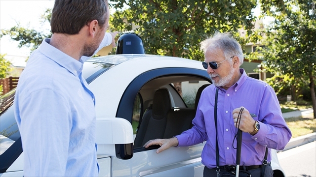 ２０１５年１０月には全盲の男性がオースティンで完全自動運転車に乗車した