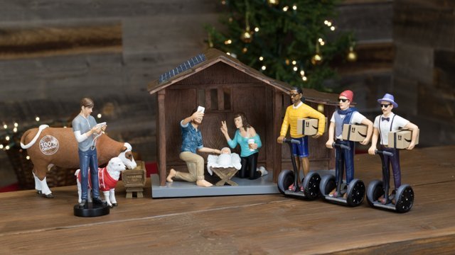現代風にアレンジしたキリスト生誕場面のミニチュアが人気を集めている＝Modern Nativity