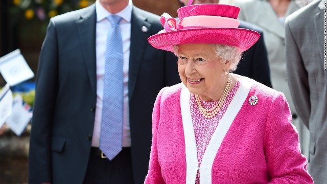 英国のエリザベス女王。ラグビー協会など２５団体から引退する